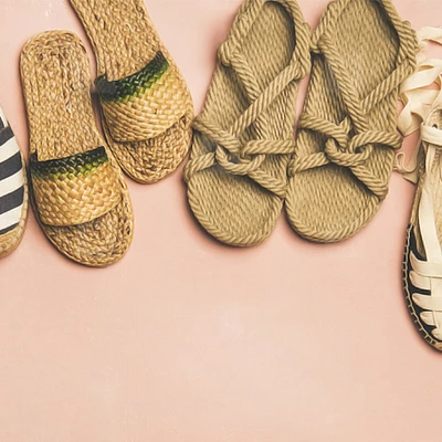 4 đôi giày đan móc đế cói chụp flat lay