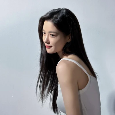 cô gái da đẹp chọn thành phần làm đẹp phù hợp