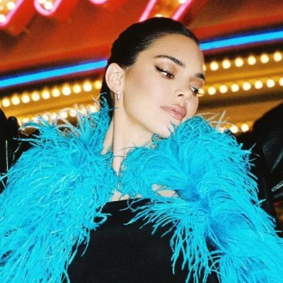 tn ngang áo choàng @kendalljenner