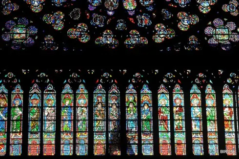 Du lịch Pháp - Châu Âu thu nhỏ trong lòng nước Pháp - Hệ thống kính màu bên trong nhà thờ Đức Bà Paris