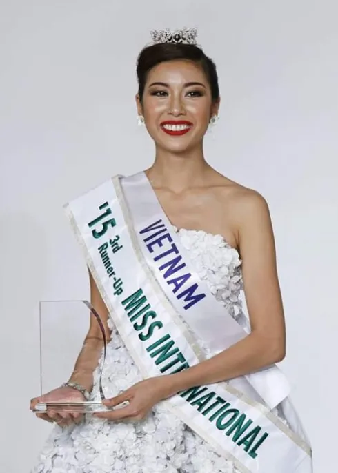 a hau thuy van elle vn 2