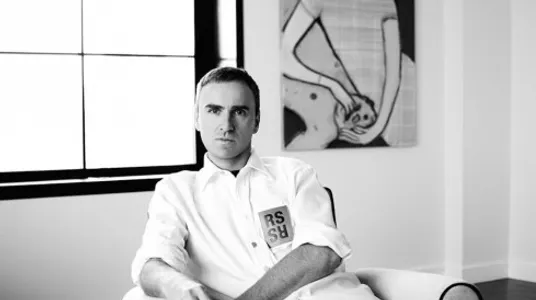 nha-thiet-ke-thoi-trang-raf-simons