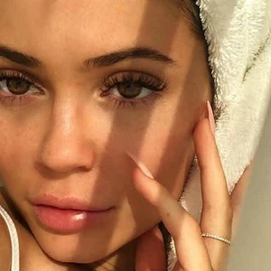 tretinoin và retinol giúp cải thiện làn da trẻ trung