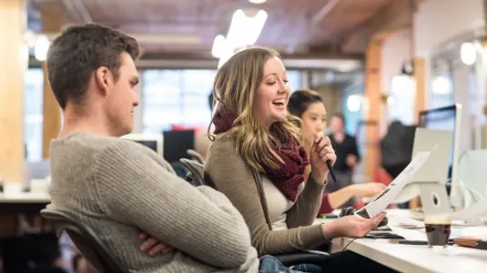 Những nguyên nhân nào khiến bạn mất tập trung khi giao tiếp elle vietnam