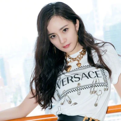 dương mịch kết thúc hợp đồng với Versace sau chỉ 2 tháng