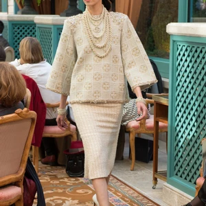 bst thoi trang chanel prefall 2017