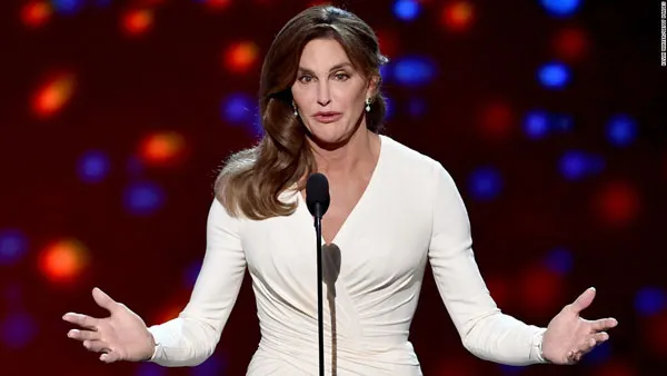 Cuộc sống của bố dượng Kim – Caitlyn Jenner sau 1 năm chuyển giới ELLE VN