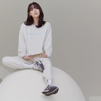 IU trong chiến dịch quảng bá sneakers của New Balance