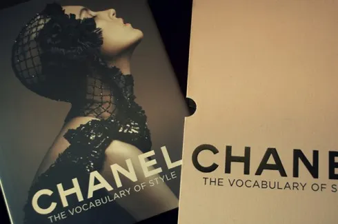 Chanel: The Vocabulary of Style - Giá $62.57 (amazon.com)