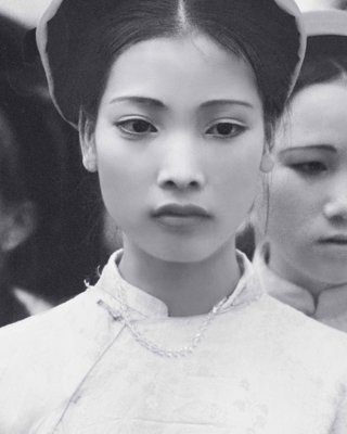 trien lam anh den trang