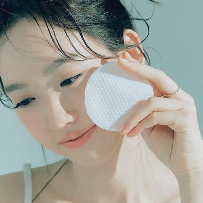 Dùng toner để luôn cấp ẩm và dưỡng ẩm cho làn da