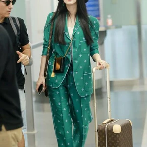 Học tập bí quyết thời trang U40 đẳng cấp của Phạm Băng Băng - ELLE VN