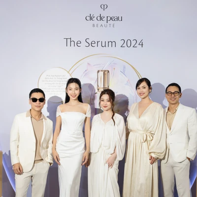 serum - hoa hậu Nguyễn Thúc Thùy Tiên, á hậu Vũ Hoàng My và nhà thiết kế Adrian Anh Tuấn mặc trang phục trắng tại sự kiện ra mắt The Serum 2024 của Clé de Peau Beauté