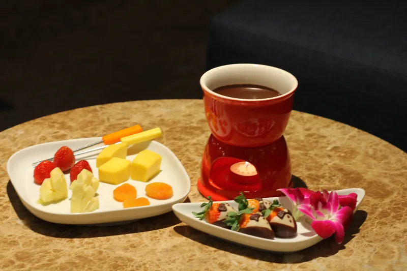 Sheraton Saigon_The Lounge_Chocolate fondue
