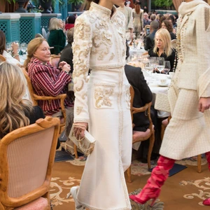 bst thoi trang chanel prefall 2017