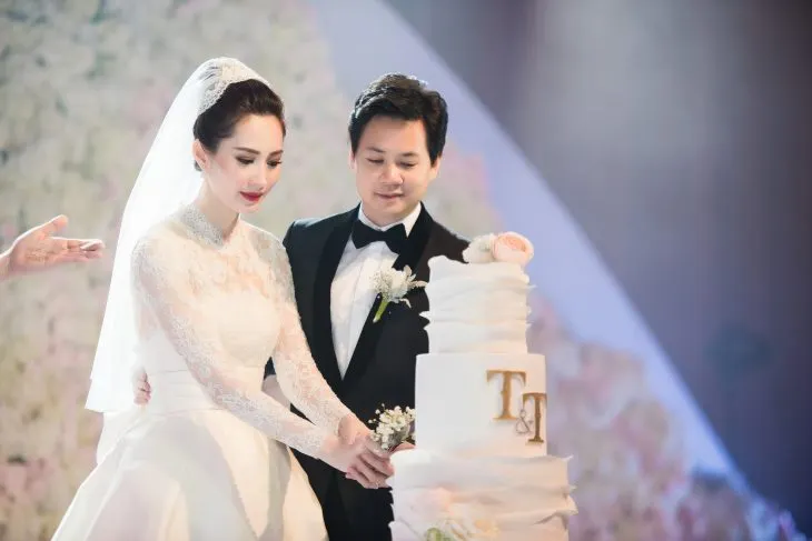 Vay cuoi cua hoa hau Dang Thu Thao goi nhac vay cuoi noi tieng cua cong nuong Grace Kelly 5