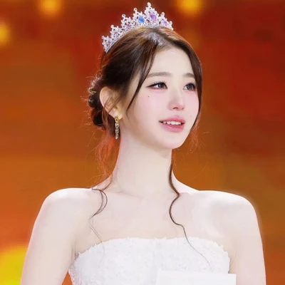 Jang Wonyoung (IVE) với phong cách trang điểm ngọt ngào