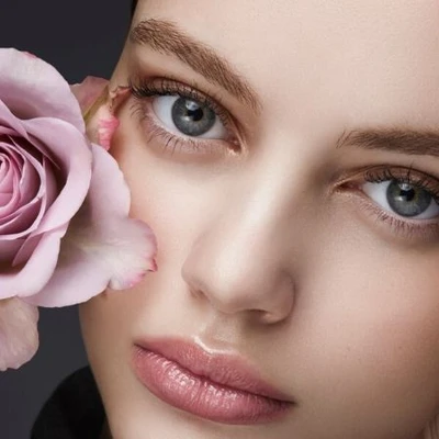 Mùi nước hoa ngày Valentine tăng sức hút cho các nàng.