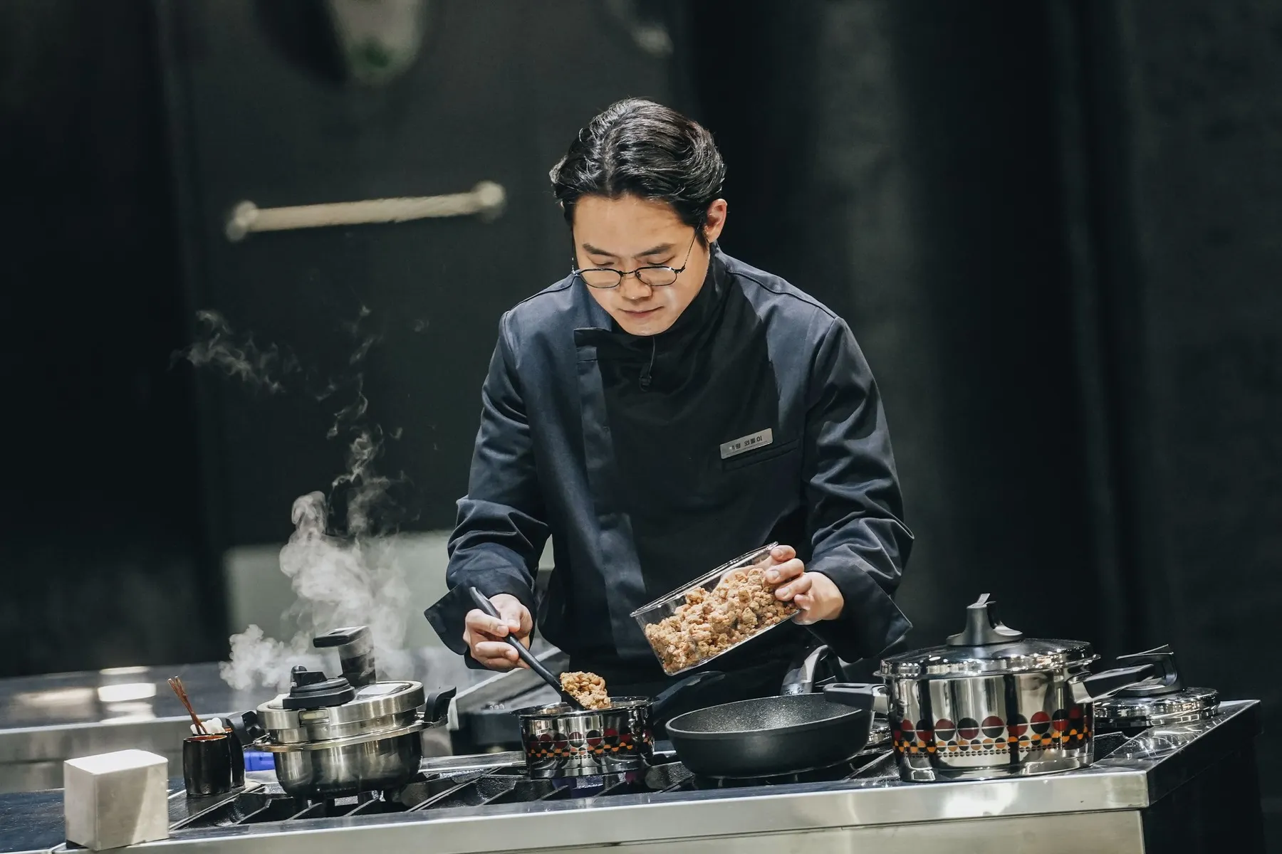 Đầu bếp Thìa Đen Kẻ Cô Đơn Ở Quán Nhỏ trong Culinary Class Wars mùa 2.