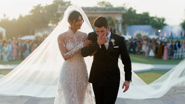 Thời trang cưới lộng lẫy của cựu Hoa hậu thế giới Priyanka Chopra