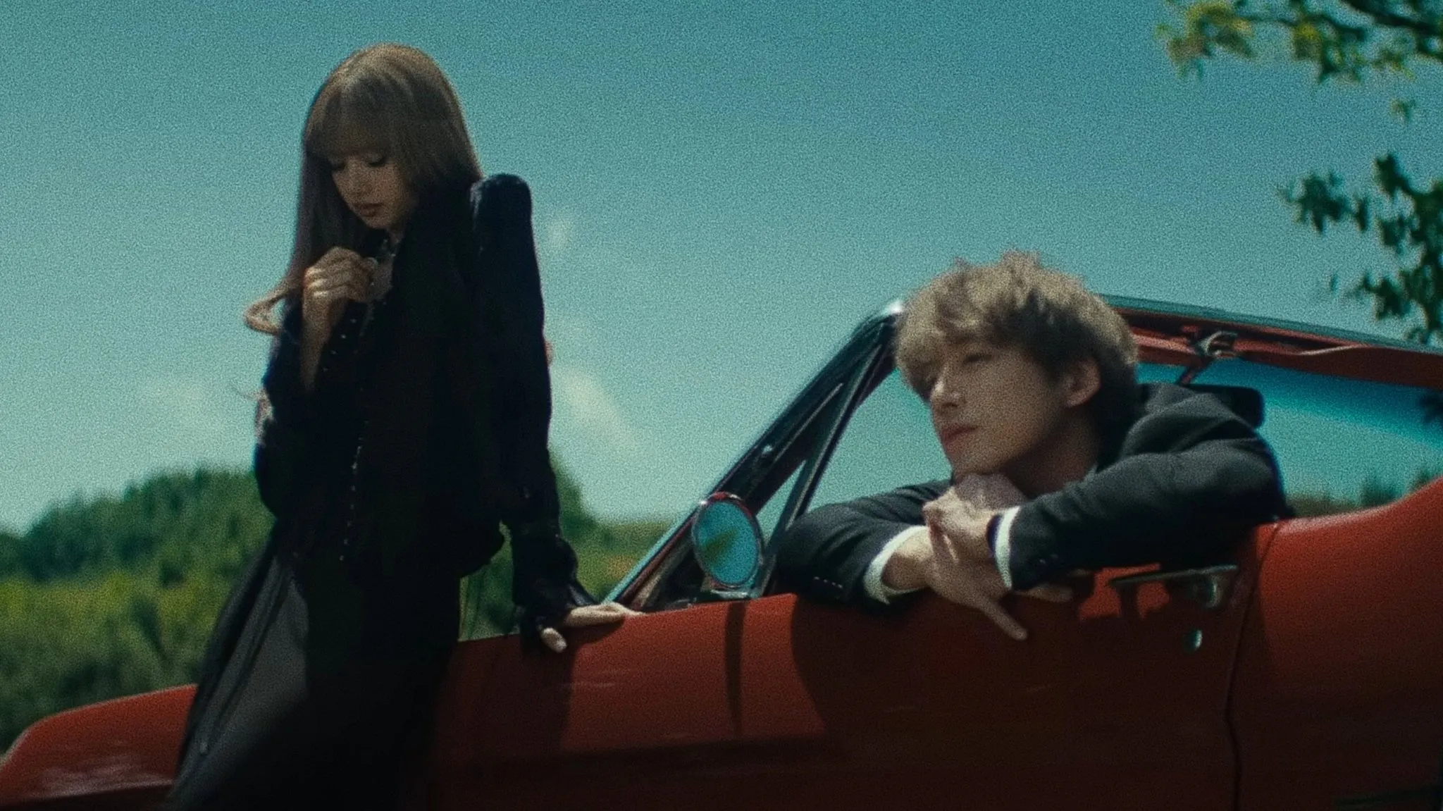 Đồng hành cùng Lisa là Kentaro Sakaguchi trong phim ngắn dream