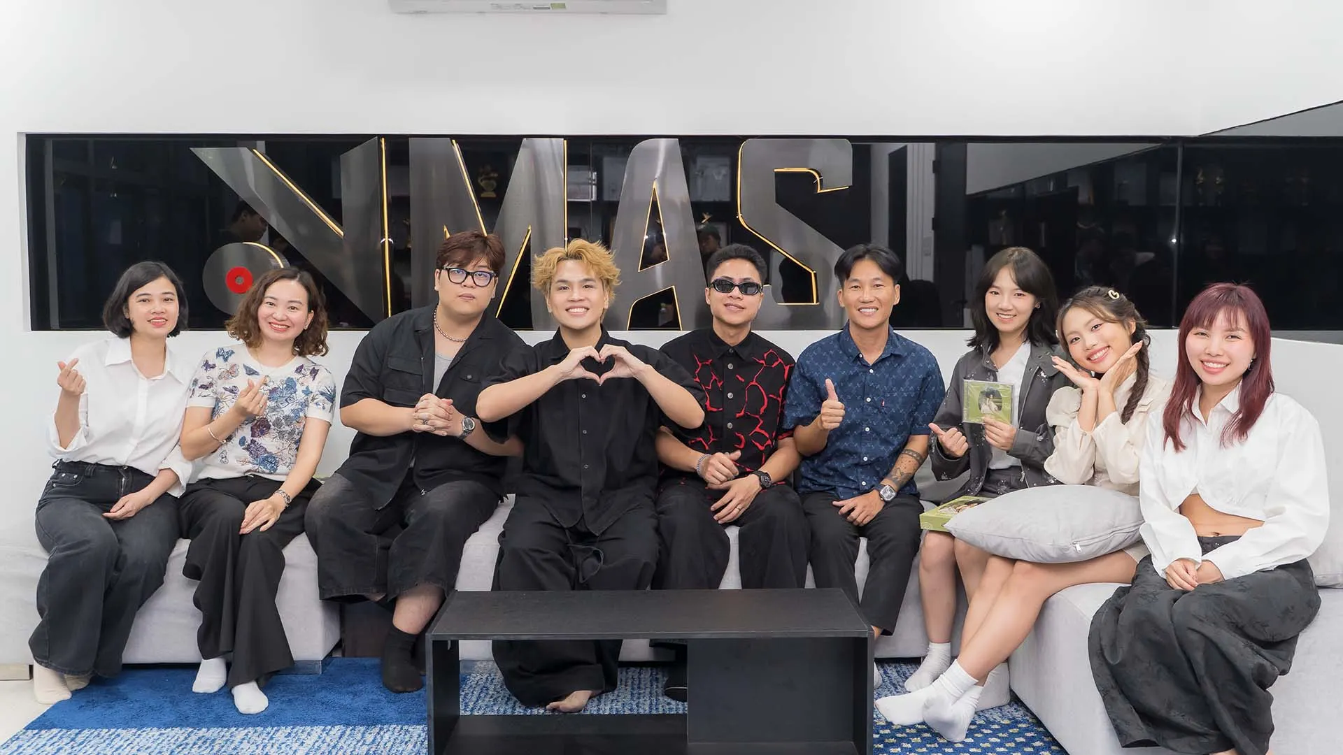 Phương Mỹ Chi và ê-kíp công ty VMAS Sing!Asia 2025