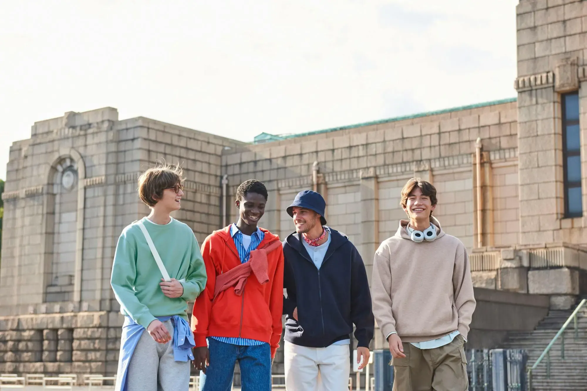 Bảng màu Xuân/Hè 2026 của UNIQLO là sự giao thoa giữa các sắc độ trung tính và những điểm nhấn rực rỡ đầy sức sống.