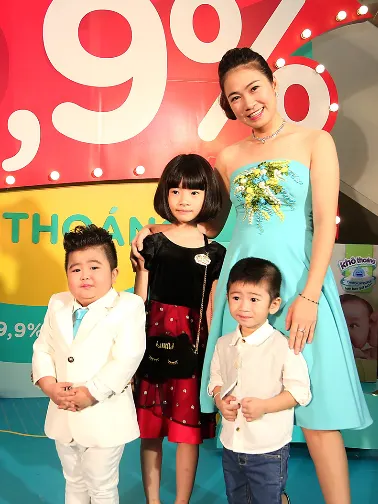 Đến với sự kiện này còn có bé Dâu và bé Bòn Bon, hai con của MC Thảo Hugo.