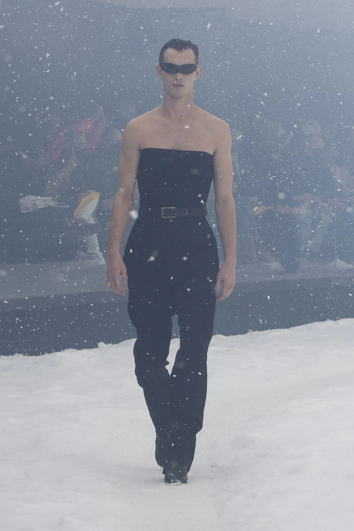 Balenciaga RTW Thu Đông 2022 look 2