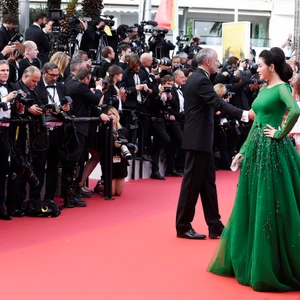 lVẻ đẹp đầy chất thơ của Lý Nhã Kỳ tại Cannes 2016 20