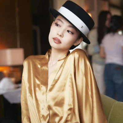 jennie diện mũ tại met gala 2025