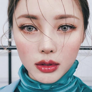 Đôi môi căng mọng hấp dẫn với 8 thỏi son bóng đẹp nao lòng