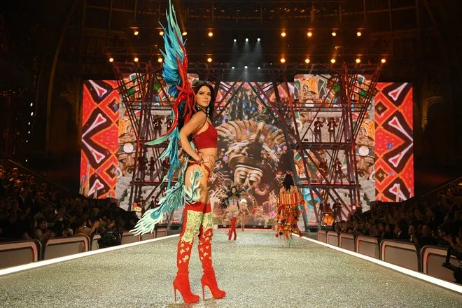 7 điều thú vị trong show diễn Victoria’s Secret Show 2016 - ELLE Việt Nam