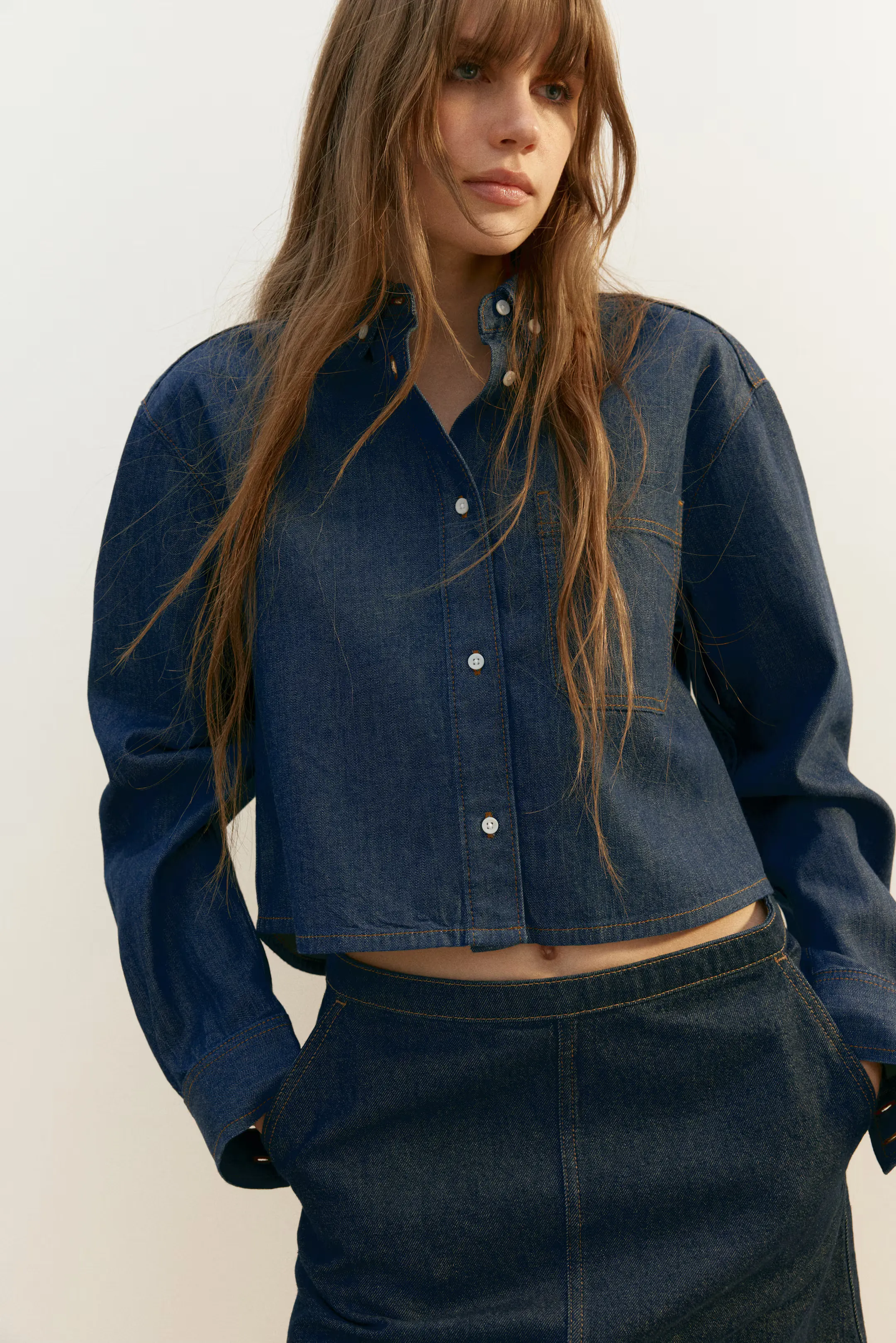 sơ mi denim croptop h&m