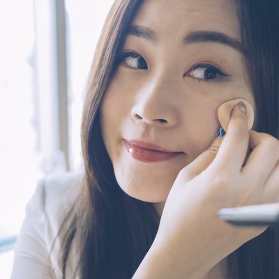 tìm kem che khuyết điểm phù hợp cho da dầu
