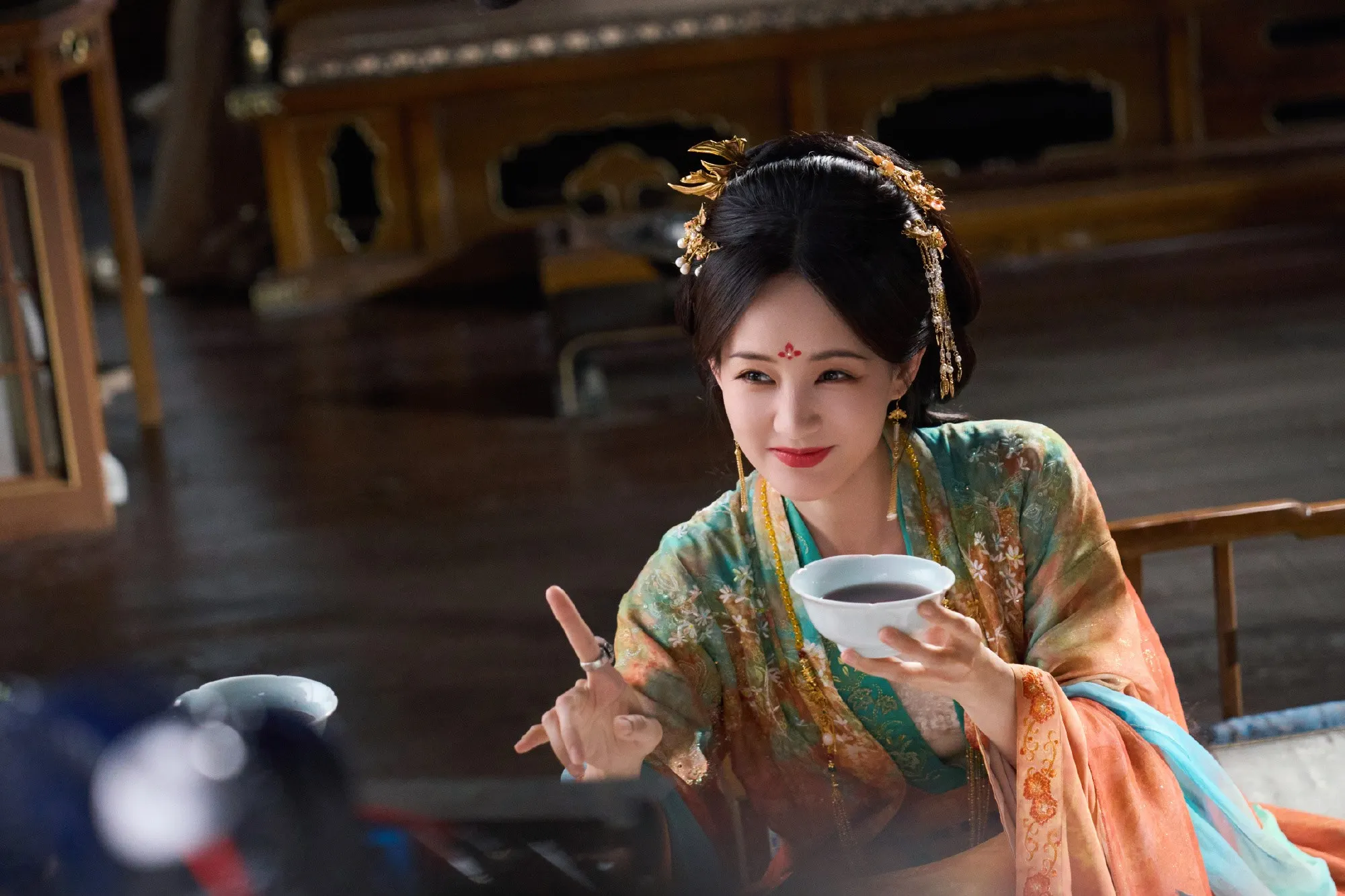 Lý Nhất Đồng trong bộ Hán phục