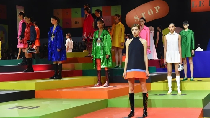 Sân khấu Dior SS22