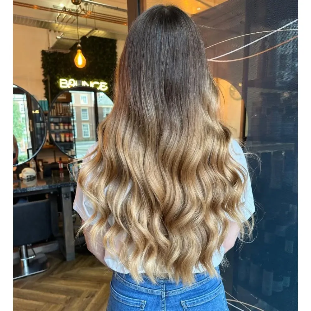 Hiệu ứng ombré với tông "honey blonde".