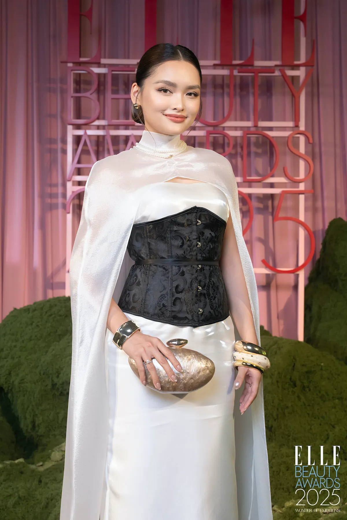 Influencer Linda Ngô sang trọng chiếc đầm dạ hội 