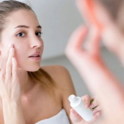Top 10 sản phẩm kem dưỡng ẩm cho da mụn