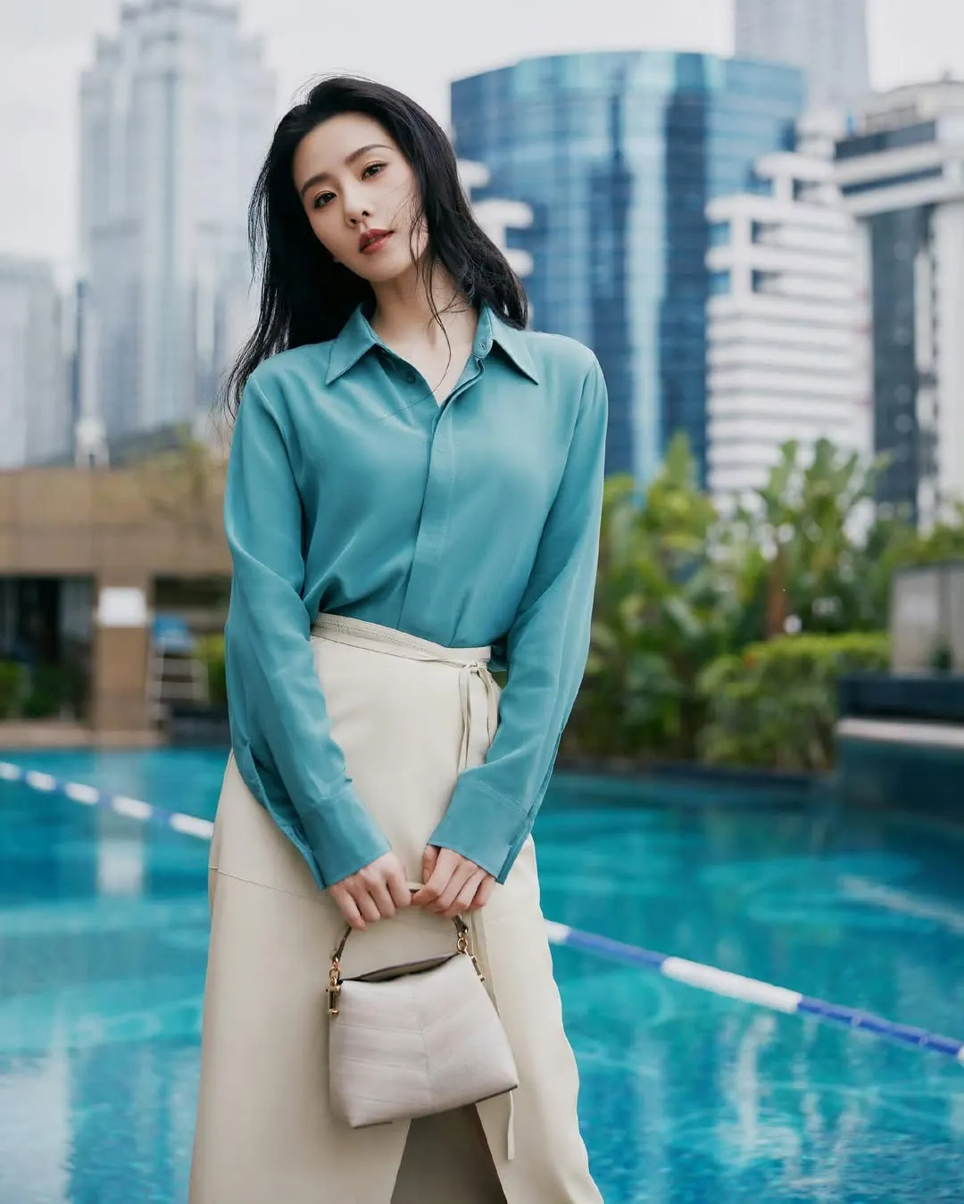 sơ mi  Lưu Thi Thi trong Hoài Thủy Trúc Đình