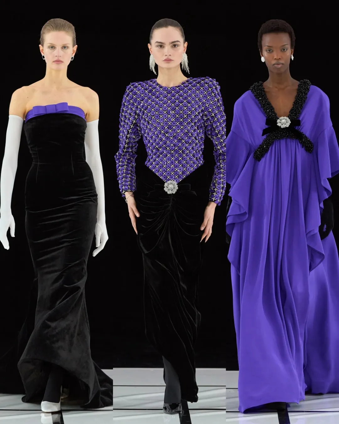 Một tông violet đầy suy tư, mô phỏng nhịp đập rộn ràng của phố thị dưới những cơn mưa bất tận.