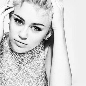 Miley Cyrus chỉ trích Disney Channel
