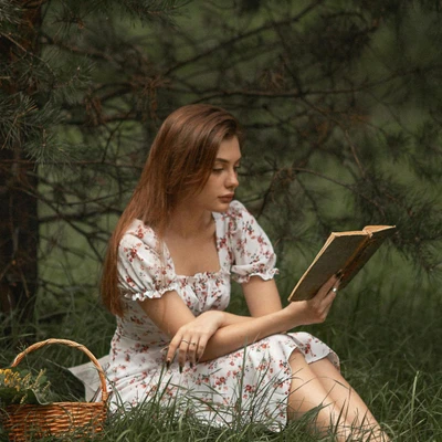 cô gái đọc sách để chữa lành những tổn thương