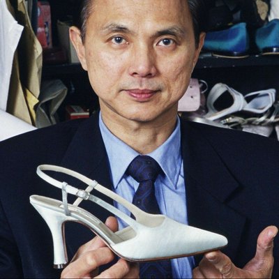 Nhà thiết kế Jimmy Choo: Từ “cậu bé đóng giày” đến NTK giày cho Hoàng gia