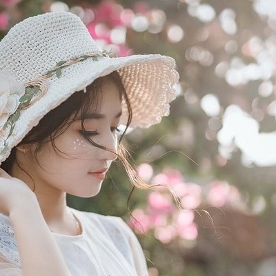 Mê mẩn trước những chai nước hoa mùa hè trong lành và tươi mát bạn nên sở hữu
