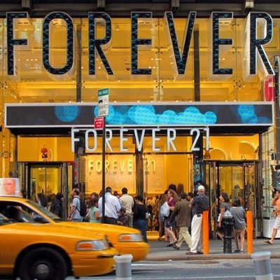 Điểm tin thời trang: Forever 21 gây tranh cãi vì ảnh quảng cáo không phù hợp