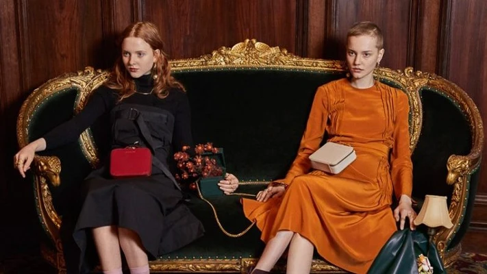Charles & Keith mang 