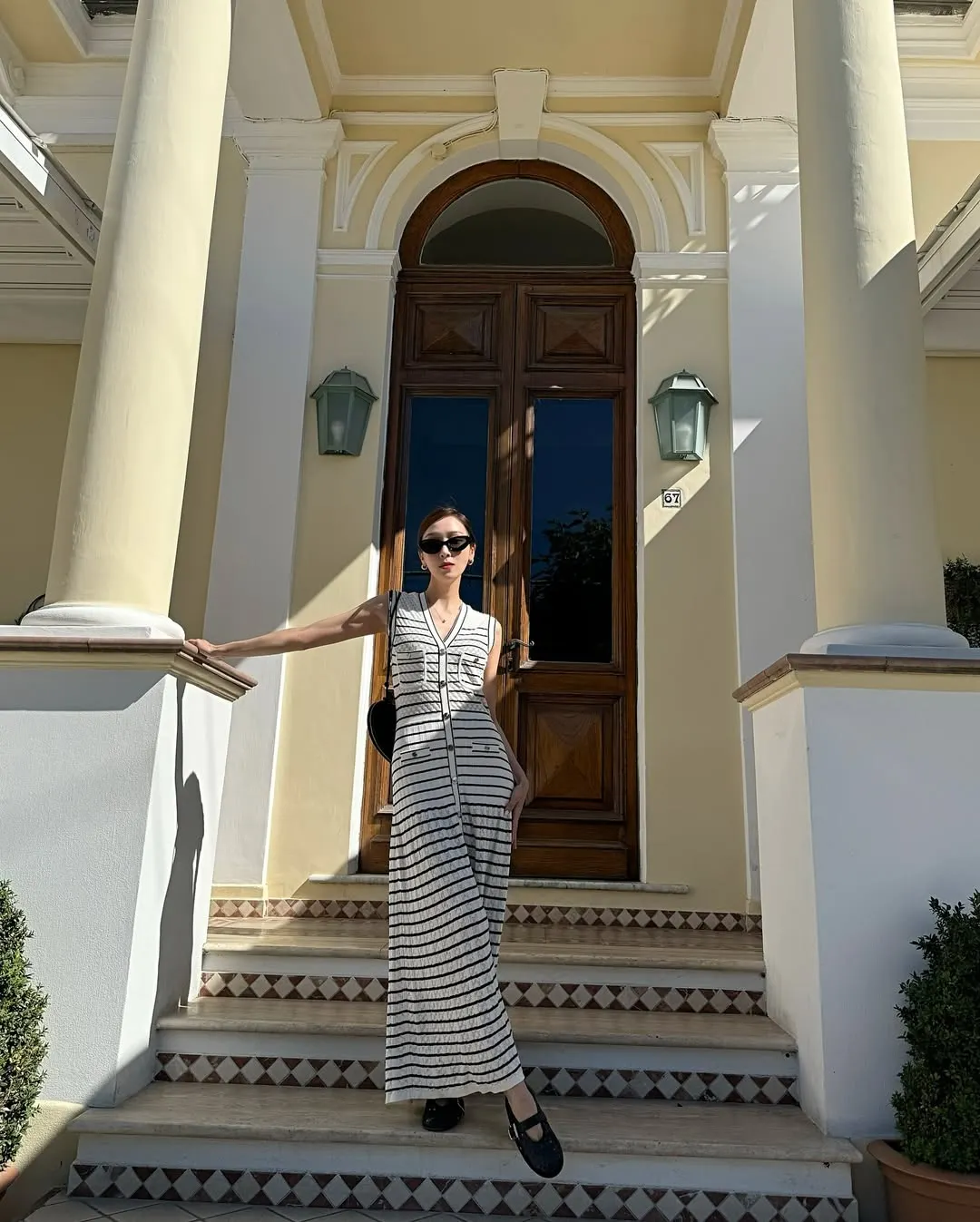 jessica.syj mặc váy kẻ họa tiết sọc