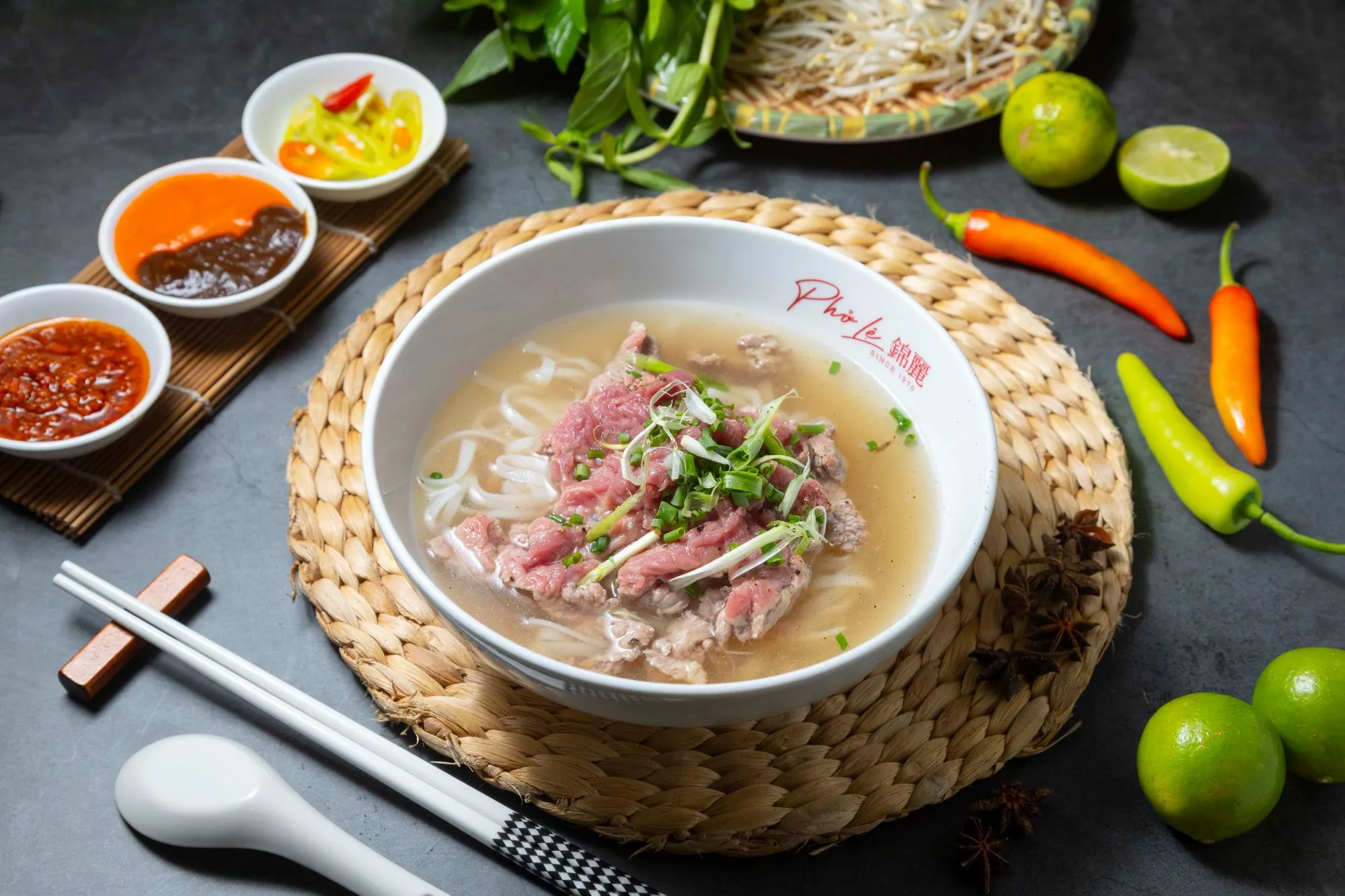 Phở Lệ thương hiệu phở lâu đời và nổi tiếng nhất Sài Gòn chuyên về phở bò kiểu miền Nam